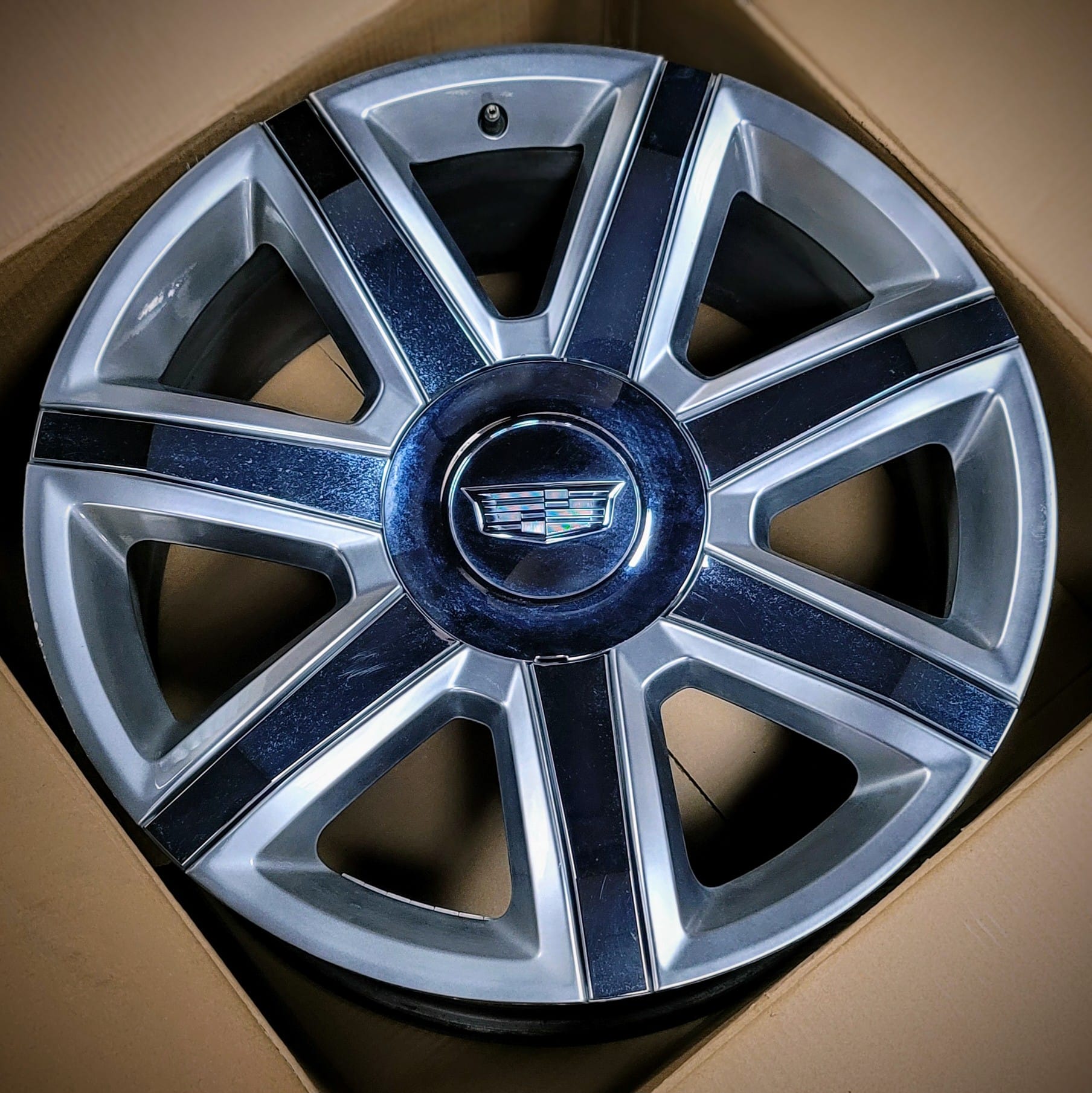 O.E.M. 22" Silver Cadillac Wheels With Chrome Insert(4pc)