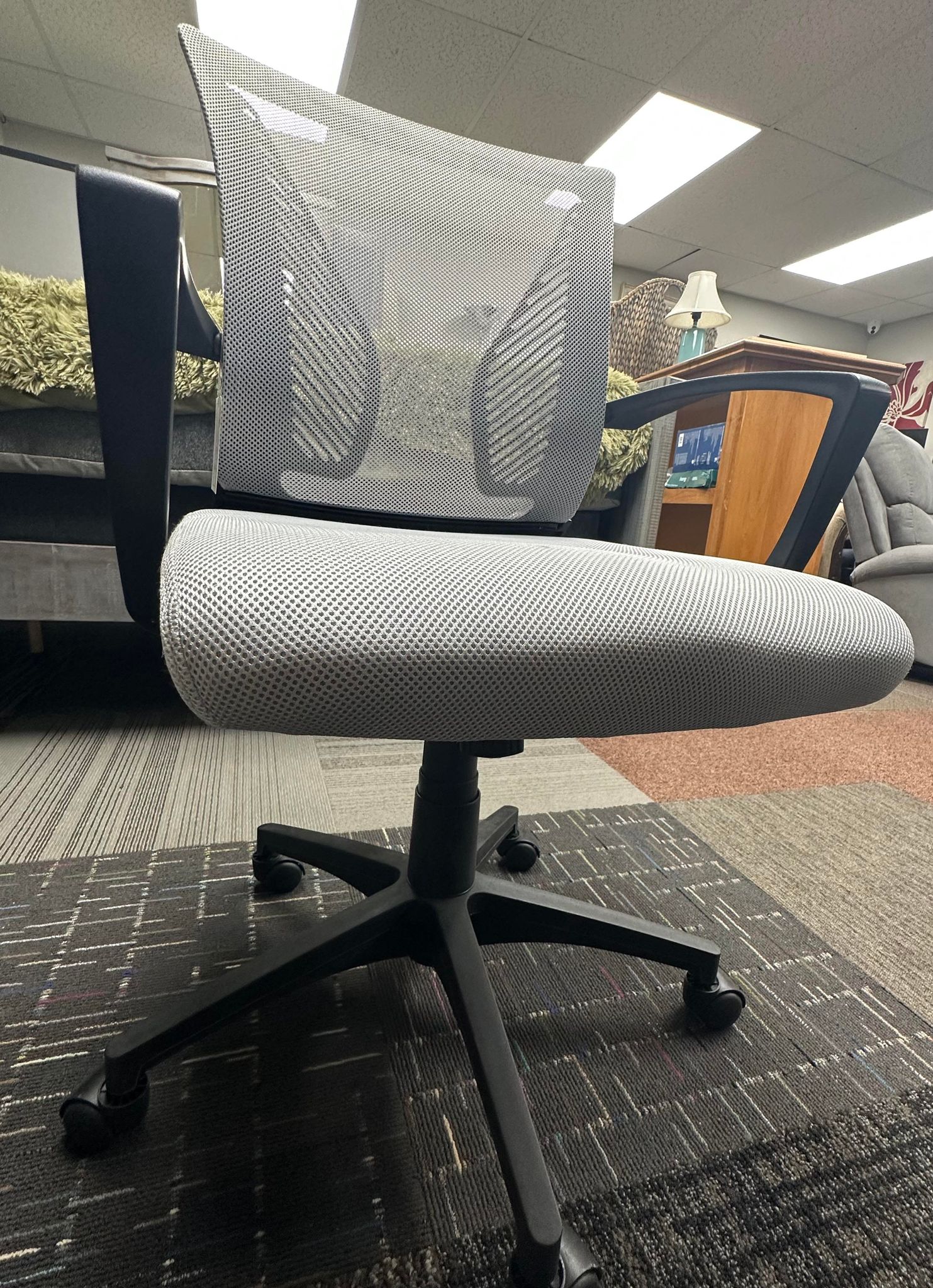White adjustable office chair