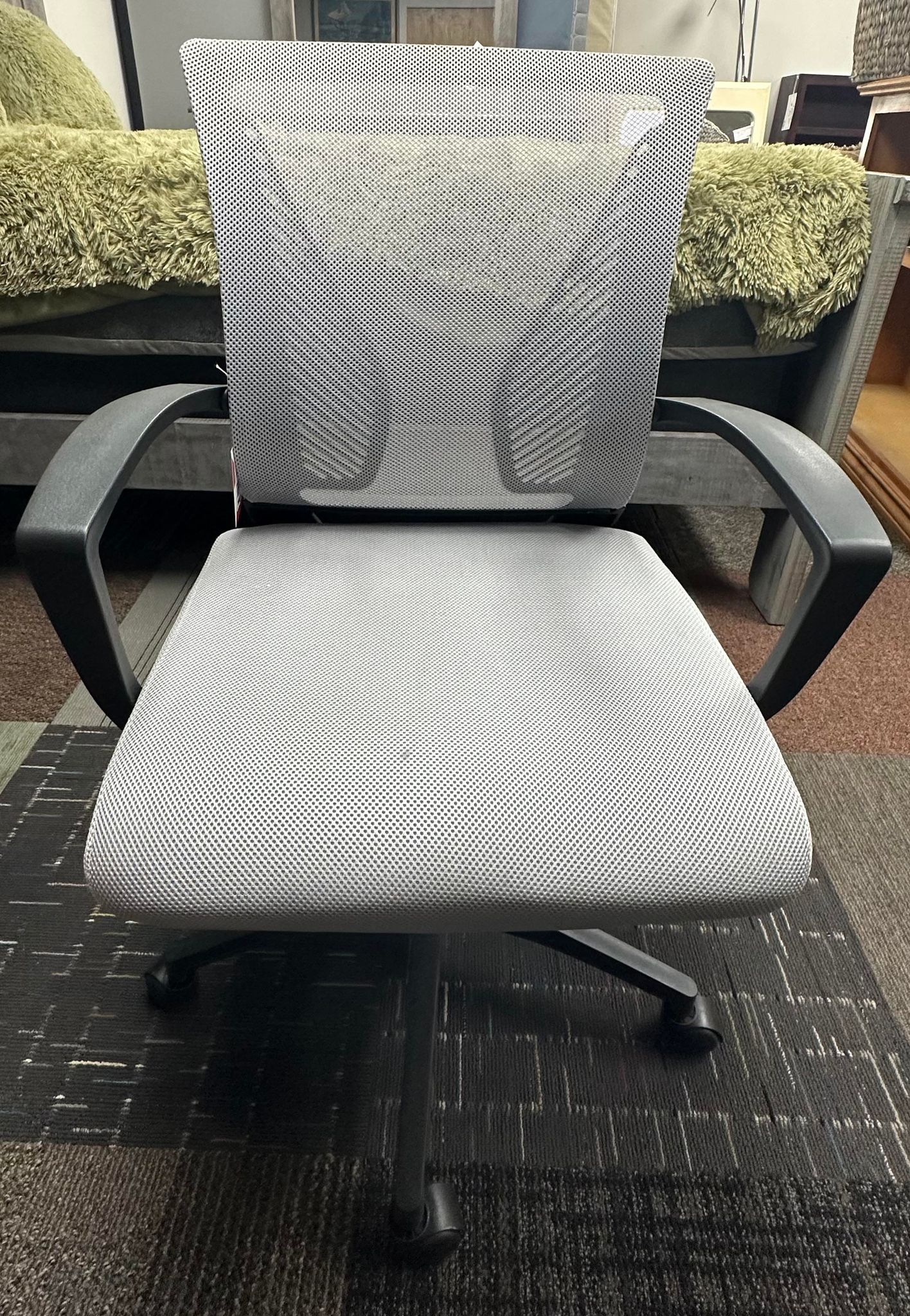 White adjustable office chair